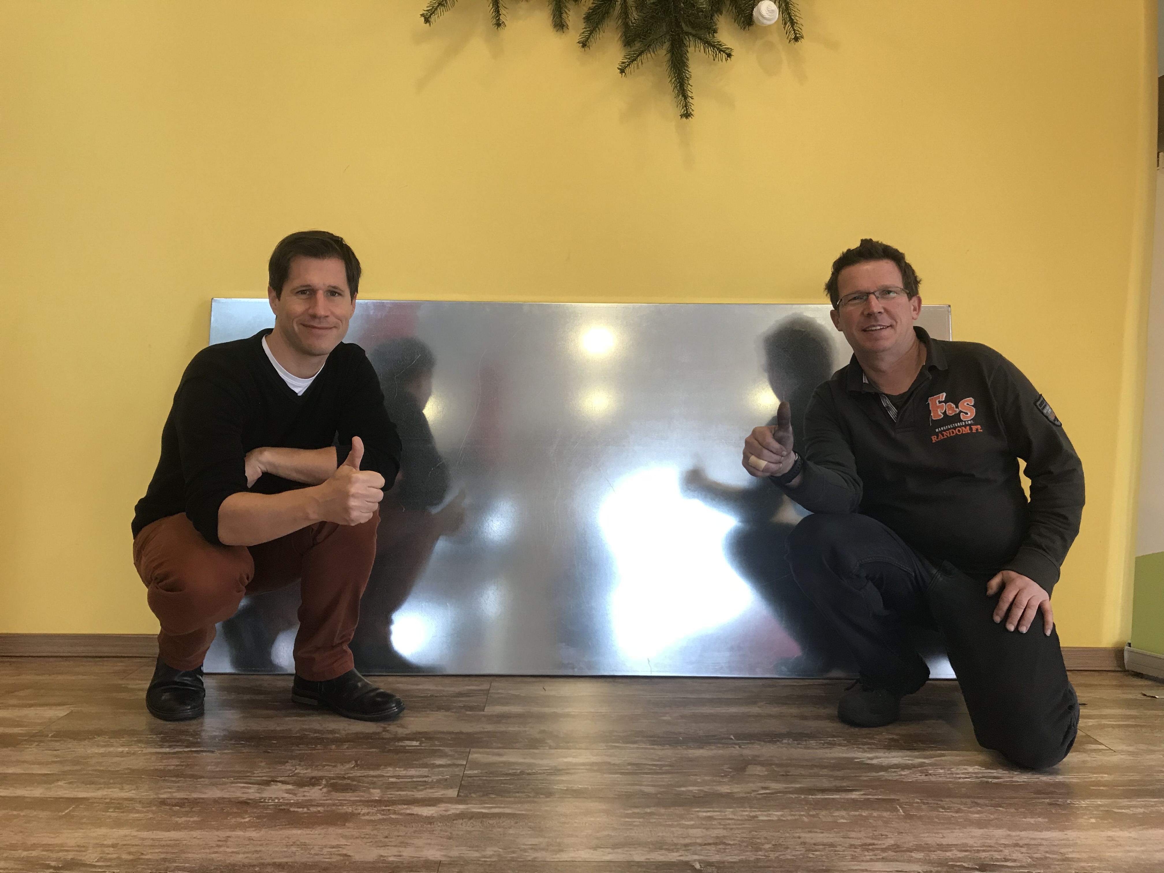 Schlosserei Franz Trimmel aus Wels spendet Stahlplatte für neue Info Tafel