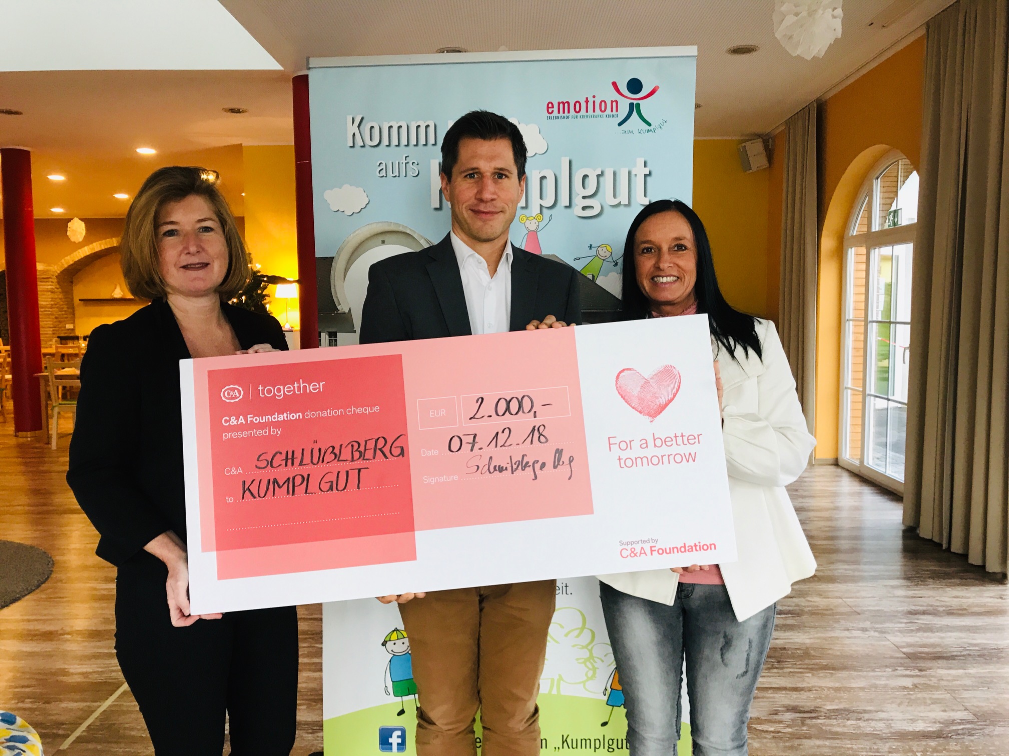 C&A unterstützt unseren Erlebnishof und spendet € 2.ooo,–