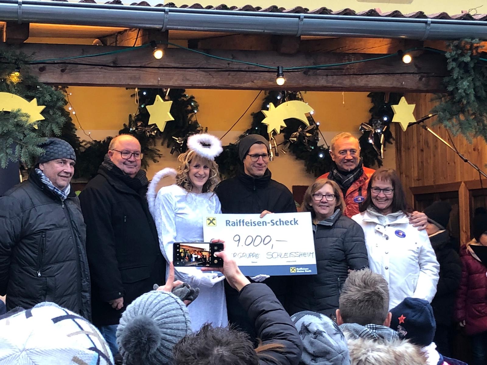Theatergruppe Schleißheim und OBI Baumarkt Wels spenden € 9.ooo,–