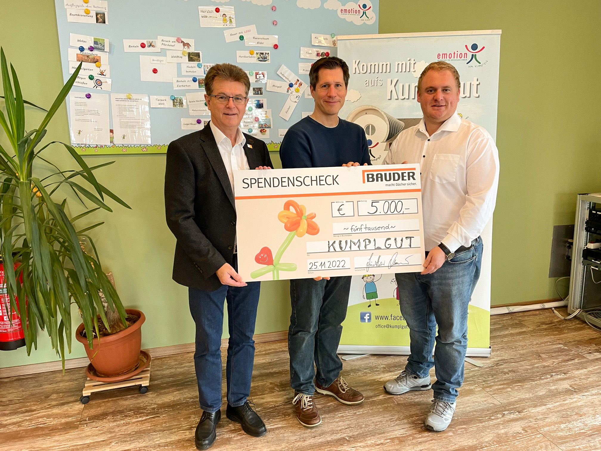 Bauder unterstützt mit einer Spende von € 5.ooo,– unseren Erlebnishof am Kumplgut.
